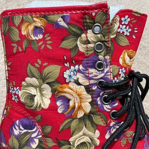 NEW Red Floral Boots Boutique Brand Size 6 - Picture 4 of 7
